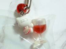  2005年製　ハローキティ　山梨限定 赤ワイン　ワイングラス抱き付き　根付け　ご当地　サンリオ_画像3