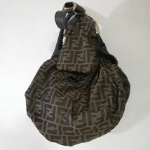 FENDI フェンディ スパイバック レザー ブラック 40cm×32.5cm(持ち手含む42cm) ハンドバッグ ジャンク品 _画像7