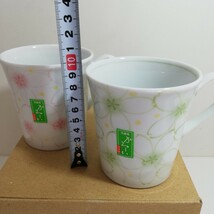 美濃焼 CASUAL STYLE Japan かるーい 日本製 マグカップ 桜尽くし 色変わり 口径9cm×高さ9.4cm 2点セット 未使用 [マグ 茶器 磁器カップ]_画像6