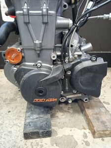 KTM 690 DUKE R 純正 走行少ない 7600km エンジン + 15T スプロケ付き ツインプラグ パワーパーツ 690デューク 690デュークR 