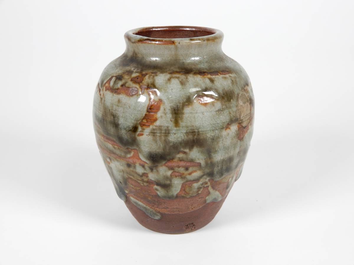 [. предмет ] лес гора . ваза 