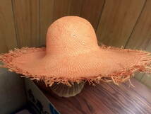 帽体　帽子材料　ラフィア　つば先ほどき（ふさふさ）オレンジ　インテリアに！　サイズＭ　つばは10ｃｍ以上あります_画像1