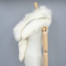 美品【 SAGA FURS 】レア　高級毛皮　サガ マーブルフォックス◆ボア　マフラー　クリップ＆マグネット仕様　ホワイト×ブラック◆S470T_画像4