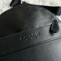 【極美品】COACH コーチ チャールズ ボディバッグ オールレザー スリング ブラック 黒 メンズ ショルダーバッグ F54770 斜め掛け_画像2