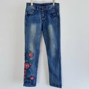 Desigual デシグアル 花柄 刺繍デニム レディース 26インチ