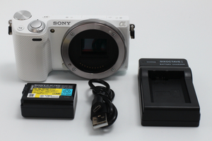 4360- ソニー SONY ミラーレス一眼 NEX-5R ボディ ホワイト シャッターカウント6849回 美品