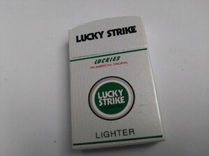 タバコ銘柄　LUCKY STRIKE ラッキーストライク柄ガスライター　未使用品　両面同柄　レトロ