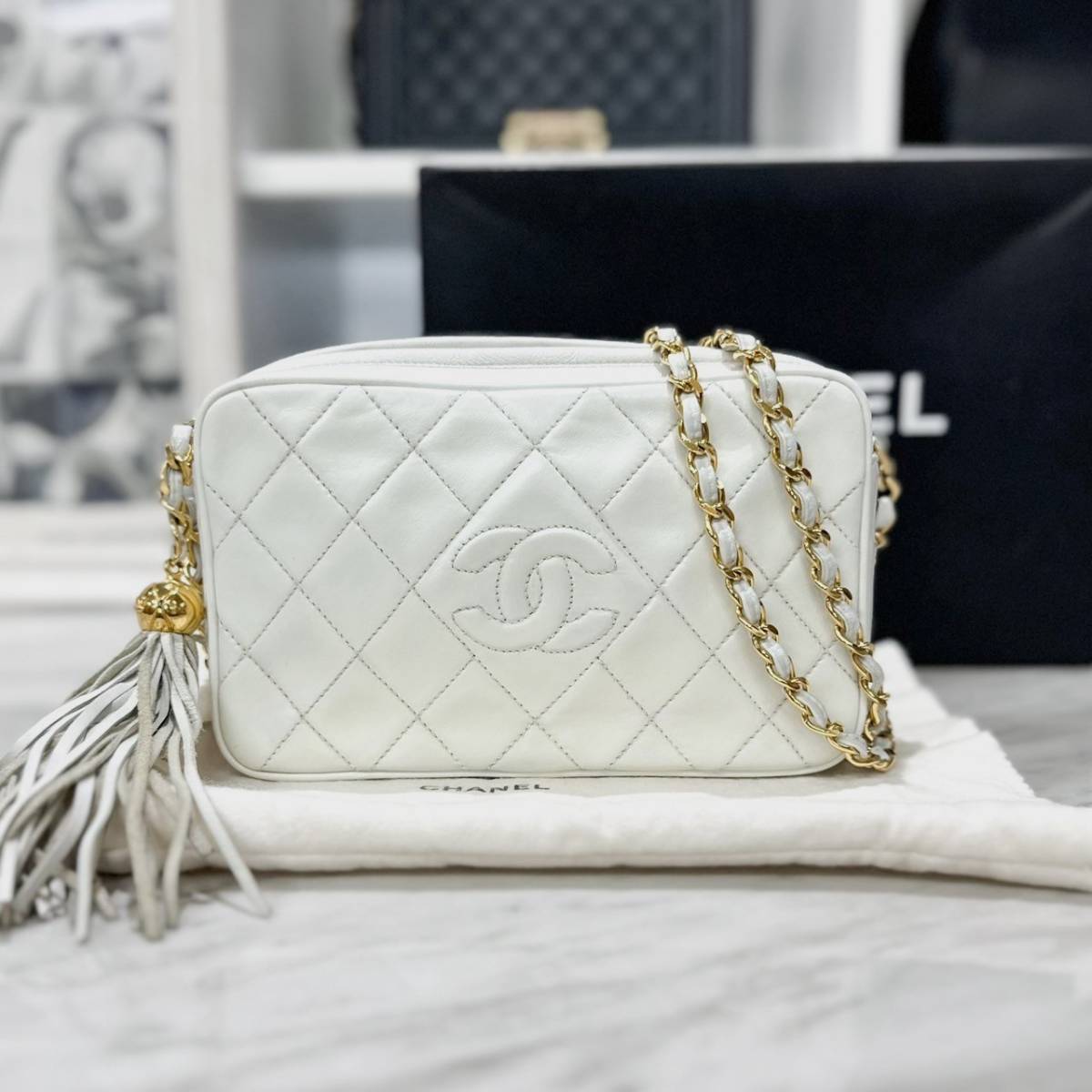 CHANEL ラムスキン 白 バッグの値段と価格推移は？｜4件の売買データ