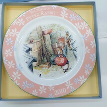 ウェッジウッド ピーターラビット イヤープレートカトラリー セット 2005〜2013 絵皿 洋食器 WEDGWOOD プレート スプーン フォーク hgs121_画像6