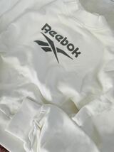 Reebok 長袖トレーナースポーツ　ジム　ヨガ　女性　新品　白_画像4