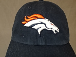 激レア USA購入【47BRAND】 NFLアメフト デンバー ブロンコス【Denver Broncos】 ロゴ刺繍入り キャップ ネイビー 中古良品