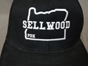 激レア USA購入 オレゴン州ポートランド アンティークショップなど お洒落な街【SELL WOOD PDX】オレゴン州型ロゴ刺繍 メッシュCAP中古良品