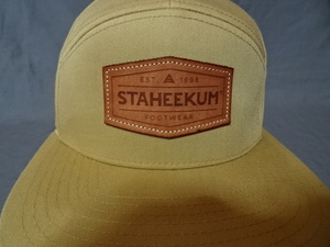 激レア USA購入 アメリカ企業モノ ワシントン州 アウトドア系シューズブランド【STAHEEKUM】 ロゴワッペン付 キャップ ベージュ 中古品