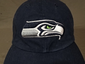 ★　激レア USA購入 NFLアメフト シアトル シーホークス 【Seattle Seahawks】 ロゴ刺繍入りキャップ ネイビー 中古品　★