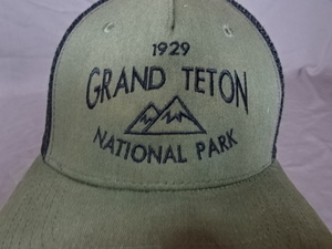 激レア USA購入 アメリカ 大自然宝庫 ワイオミング州グランドティトン国立公園【GrandTeton National Park】ロゴ刺繍入りメッシュCAP中古品