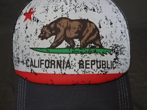 激レア USA購入 人気ブランド【CALIFORNIA REPUBLIC】 ベアーアニマル ペイントロゴプリント入り メッシュ キャップ 白灰 中古良品