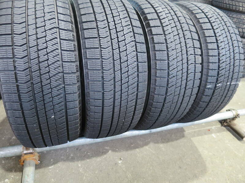 18年製バリ山 225/50R17 94Q ◆ブリヂストン BLIZZAK VRX2◆ 4本 B1753 スタッドレス