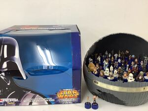 ○営TK028-A4S140【埼玉発】STARWARS EPISODEⅡスターウォーズ　PEPSI Twist ボトルキャップ62体付　コレクションステージ カスタム 