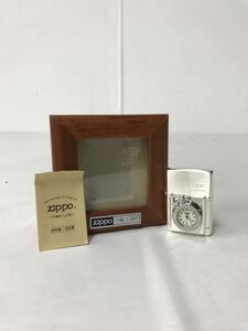 ○営HM023-A5T60【埼玉発】ZIPPO BRADFORD.PA. U.S.TRADITIONAL PRECISION EQUIPMEN 時計付き 2002年4月製 時計動作未確認　現状品