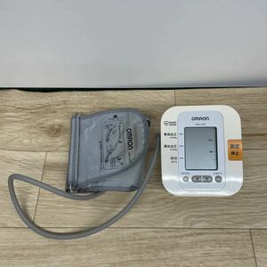 OMRON オムロン 自動血圧計 HEM-7200 上腕式【管2330Y】