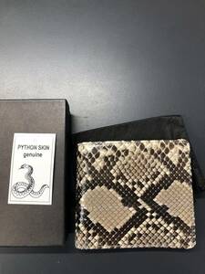 HB8708　二つ折り財布 　財布　レザー パイソン　ヘビ革　　専用袋　箱付き 未使用品