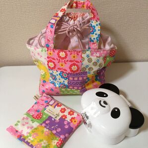 お弁当巾着袋 ハンドメイドパンダさんお弁当箱付き