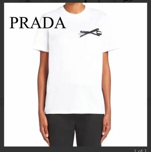 極美品　PRADA ホワイトジャージー Tシャツ ブローチ付き　S ホワイトクルーネック 半袖 三角ロゴ 新作モデル 白 プラダ