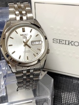 新品 SEIKO5 セイコー5 日本製 自動巻き 機械式 腕時計 シルバー セイコー5ロゴ文字盤 裏ブタスケルトン ビジネスウォッチ カレンダー_画像4