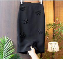 レディースタイトスカート３Dフラワーが可愛い黒色バックスリットS_画像2