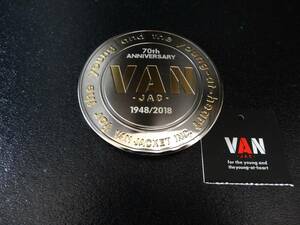 ■送料無料!! VAN JAC 旧車ヴァンヂャケット 2018年にVAN70周年記念限定発売品!! 永遠の丸VANカーグリルバッヂ完全品■
