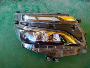 ヴォクシー 80 ZS 純正 LED ヘッドライト 右 右側 ICHIKOH 28-240 81110-28G70 刻印　E ZRR80G ZRR85G 煌