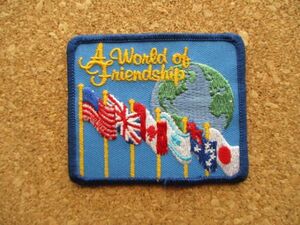 90s A WORLD OF FRIENDSHIPワッペン/地球イギリス日本アメリカ星条旗カナダ国旗イスラエル オーストラリアPATCHパッチ国際機構フラッグ D19
