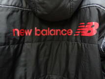 全国送料無料 ニューバランス new balance 子供服キッズ男＆女の子ポリエステル100%素材中綿パーカースポーツ冬物アウター 150_画像9