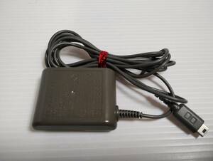 純正品 ニンテンドー DS lite 用 充電器 ACアダプター USG-002 NINTENDO　簡易クリーニング・動作確認済み DSlite