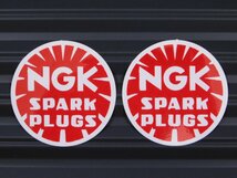 送料\84【NGK SPARK PLUGS】※《レーシングステッカー／２枚セット》　(品番：ms020)　アメリカン雑貨　ガレージ_画像1