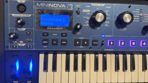 Novation シンセサイザー MiniNova 37鍵　シンセサイザー