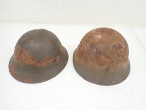 ☆D341-100　当時物　旧日本軍　 鉄帽　鉄製ヘルメット　通気孔4個 鋲6個 435ｇ、通気孔なし 鋲4個 1202ｇ　2個まとめ