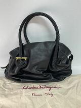 SKT187-100◆ 【美品】salvatore Ferragamo サルヴァトーレ フェラガモ ブラック レザー ガンチーニ チャームつき ハンドバッグ _画像1