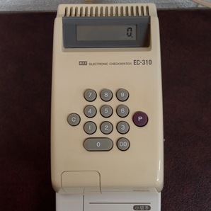▽ MAX チェックライター EC-310 / 動作確認品 マックス 小切手 手形 発行 印字 8桁 領収書 領収証 オフィス用 エレクトロニック 電子の画像1