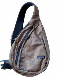 ***2009 year patagonia ATOM SLING Patagonia Atom sling one shoulder bag 48258F9 khaki ***