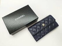 ☆CHANEL☆シャネル マトラッセ キャビアスキン フラップ長財布 ネイビー 送料無料 美品　A50096_画像2