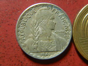 外国・フランス領インドシナ／１０サンチーム白銅貨（1941年）　23112602