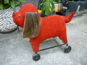 可愛い赤い犬の引き車 アンティーク トイドッグ 昭和レトロ ビンテージ ぬいぐるみ ディスプレイ シャビ― フランス 蚤の市 