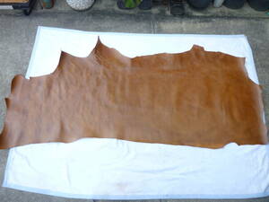 茶色の革 220ｃｍ×95～75ｃｍ　1.8ｍｍ～2.0mm厚前後/靴 バッグ 財布 牛革 小物 ハンドメイド ＤＩＹ 材料　レザークラフト