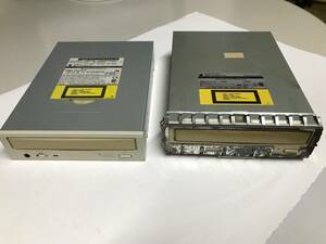 Apple製内蔵型CD-ROM SCSI接続　CR-504-C (中古・動作確認済)及び取付プラ製板+前面取付金具付　と　CR-585-B　24X-ATAPI(多分不動品？)