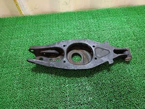  Mercedes Benz E Class (260E) E-124026( W124 ) 1991 year rear lower arm right shipping size [L] C28-127*