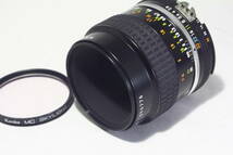 B348◆かなりおすすめの超美品！ピントリング含め動作良好！光学良好！◆ Nikon ニコン Ai-s Micro-NIKKOR 55mm F2.8_画像5