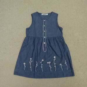 familiar ファミリア★刺繍が可愛い 花型ボタン袖なしワンピース ジャンパースカート 美品 110cmの画像1