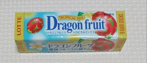  valuable dragon fruit unopened board chewing gum chewing gum f-sen chewing gum dead stock Lotte cheap sweets dagashi shop 