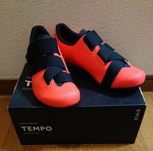 最終値下げ!新品fizik TEMPO POWERSTRAP R5 CORAL/BLACK　EU42 27cmフィジークテンポR5ビンディングシューズ